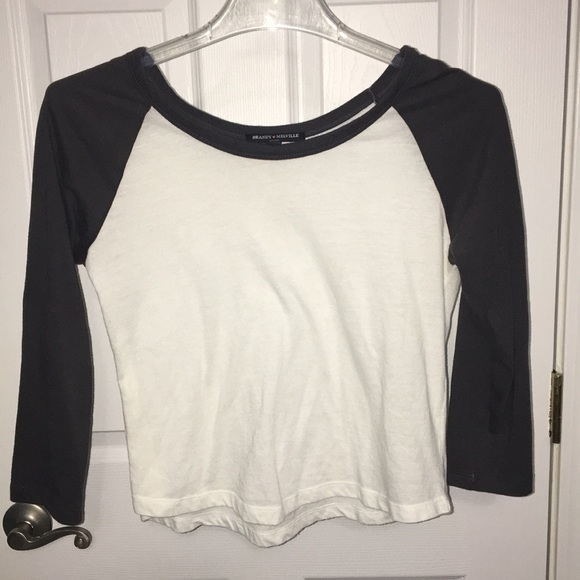 Brandy Melville Tops - Brandy Melville cropped baseball tee.
